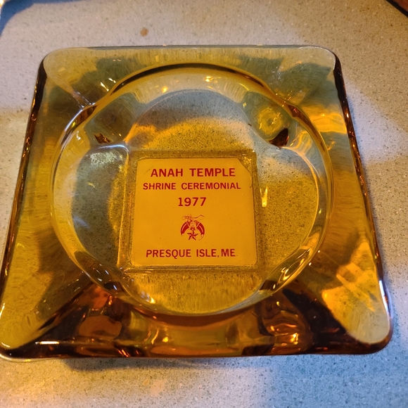 Sold! 1977 Presque Isle Me. ANAH Temple Shriner Ceremonial Amber Glass Ash Tray. - Picture 1 of 5
